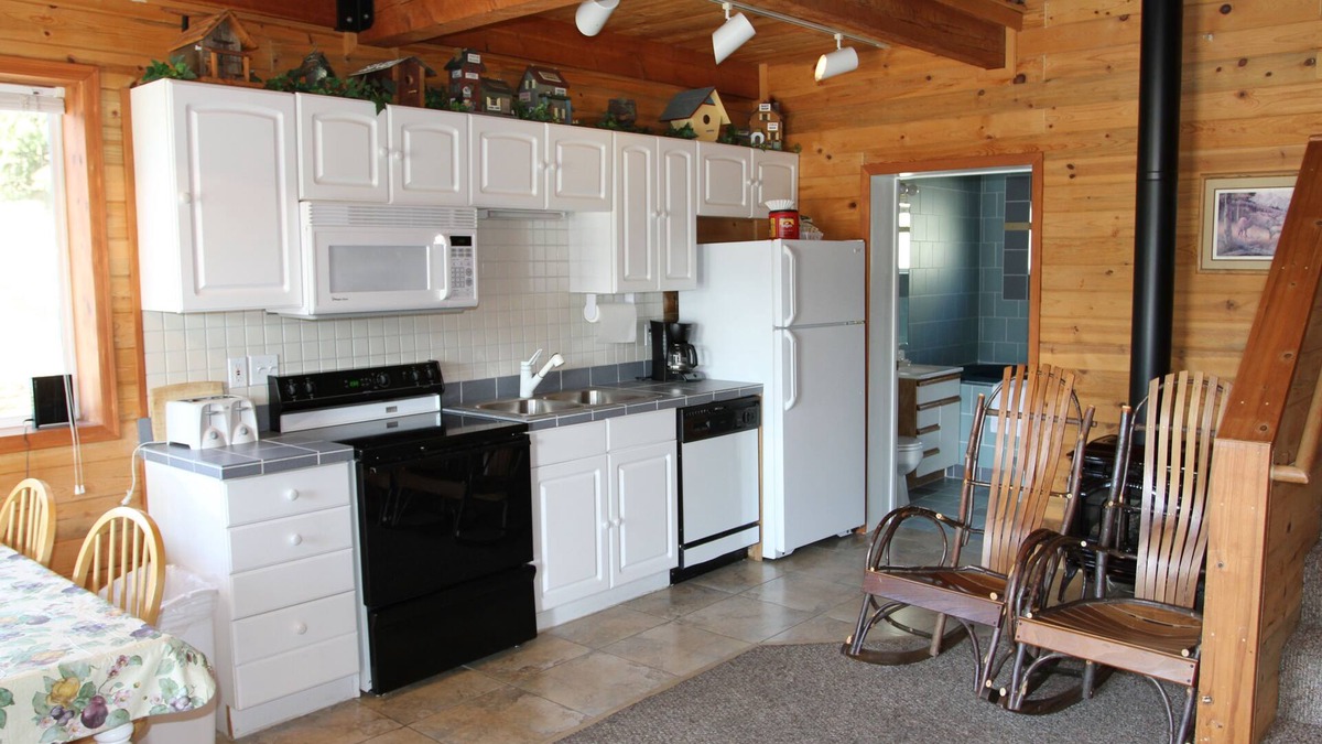 Trout Creek Hotel | Lakeside Resort and Motel