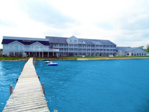 Houghton Lake Hotel | Lakeside Resort & Conference Center