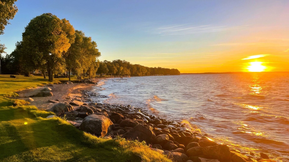 Onamia House | Lakeside Retreat at Izatys Resort – The Perfect Getaway for All Seasons!