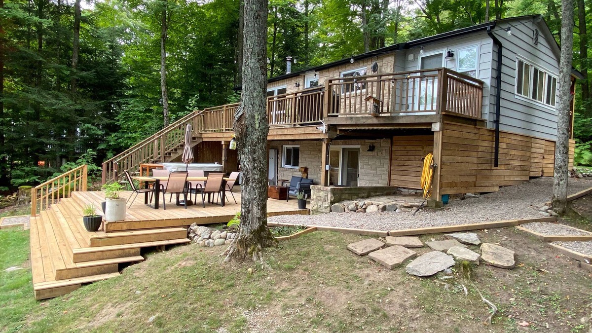 Highlands East Cottage | Lakeside retreat in Highlands East: A 4-season getaway with hot tub