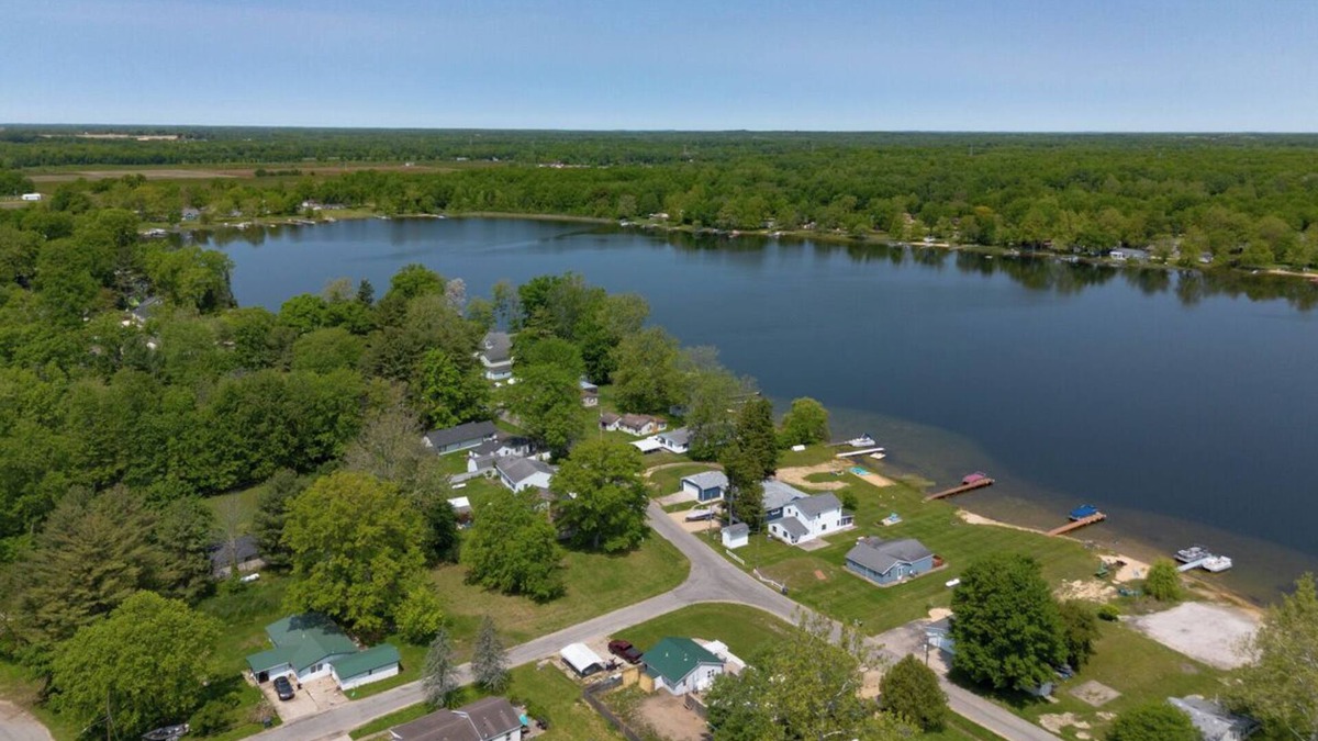 Bloomingdale House | Lakeside Retreat on South Scott Lake – Pet Friendly | Sleeps 8