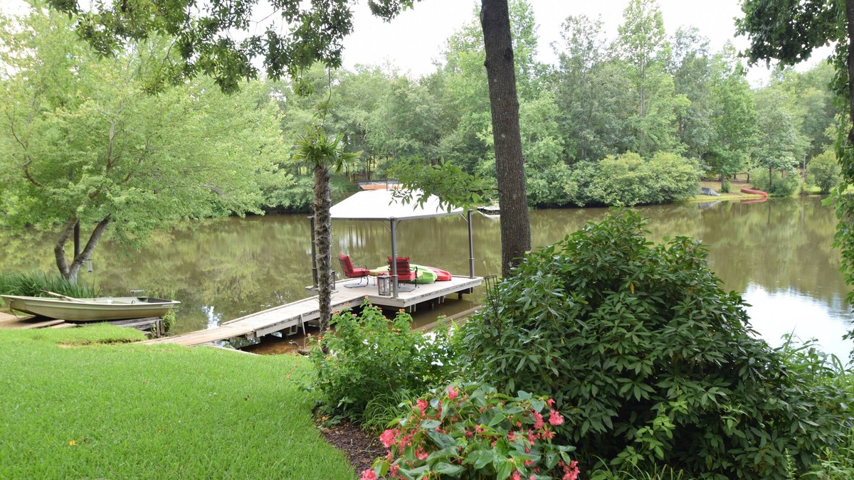 Aiken Cottage | Lakeside Retreat - Tranquil Escape Minutes from Aiken, Augusta & Stable View.