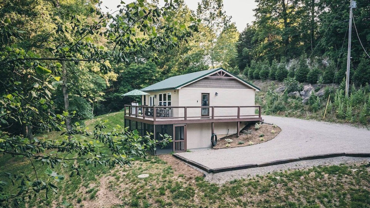 Westview House | Lakeside Retreat Waterfront Home on Rough River!