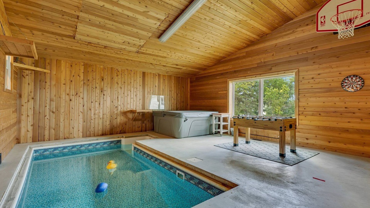 Willmar House | Lakeside retreat with indoor pool, hot tub and sauna