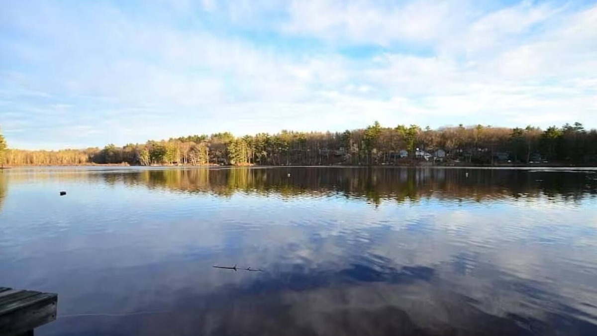 Barrington House | Lakeside Serenity! 3BR/2B Lake Front Retreat with Stunning Views