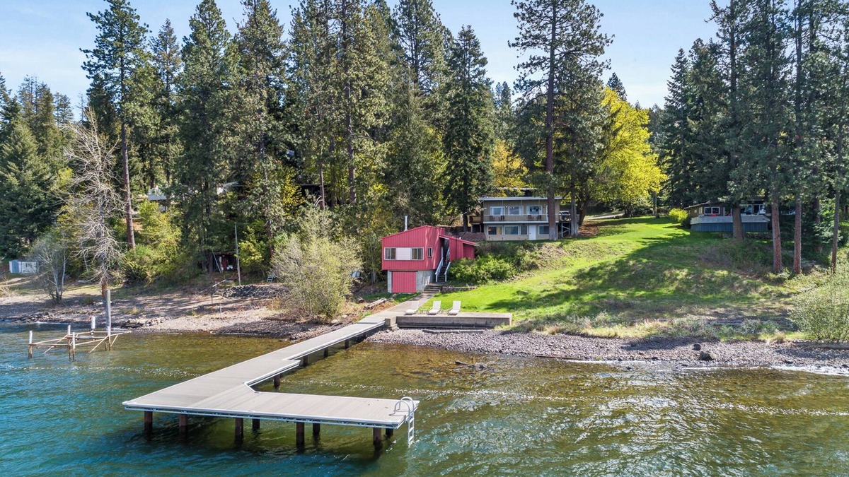 Harrison House | Lakeside Serenity | Retro Cabin | Great Dock | Private Suite