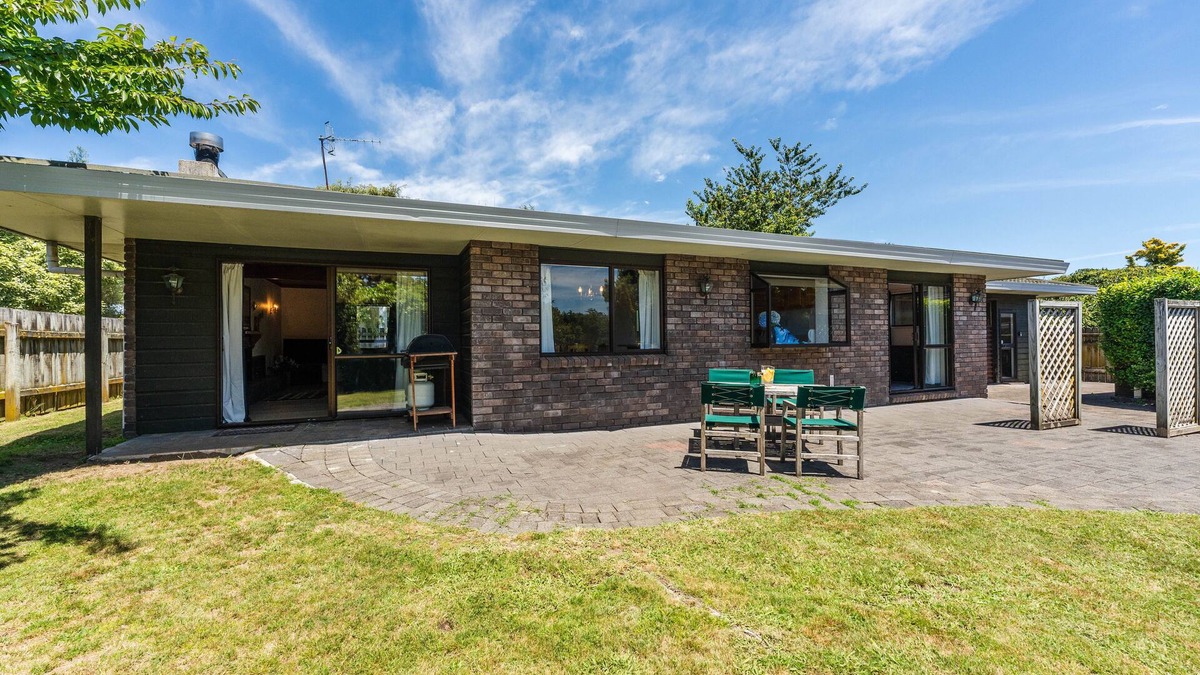 Richmond Heights House | Lakeside Serenity - Taupo Holiday Home