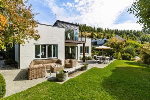 Wanaka House | Lakeside Serenity Wanaka