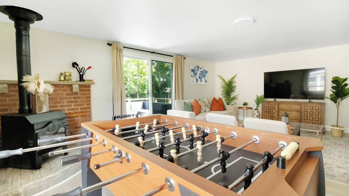 Innisfil House | Lakeside Serenity: Your Perfect Beach Escape