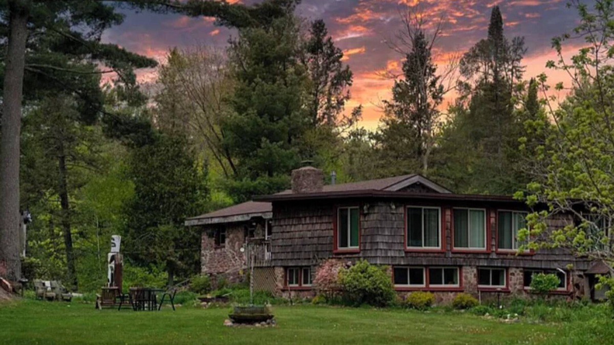 Bloomer Cabin | Lakeside Serenity: Your Perfect Northwoods Exhale