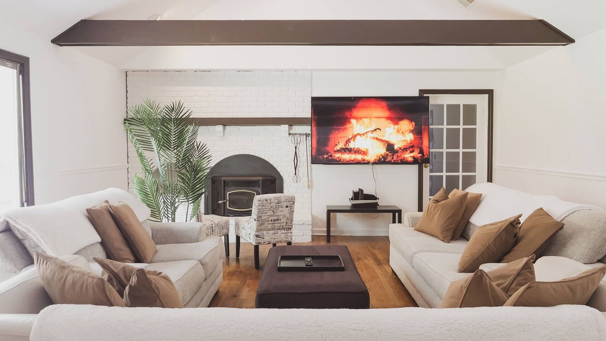 Bridgewater House | Lakeside/Sleeps20/HotTub/GameRoom/2Acres/Firepit