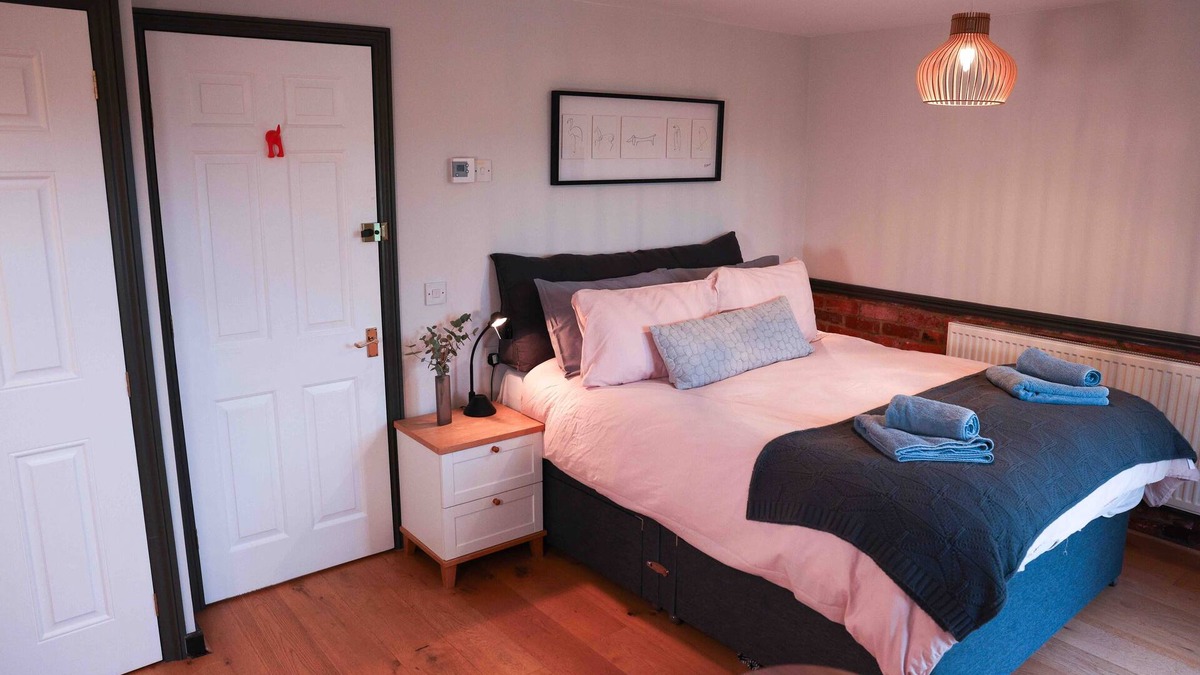 Bedford Apartment | Lakeside Studio, pet friendly