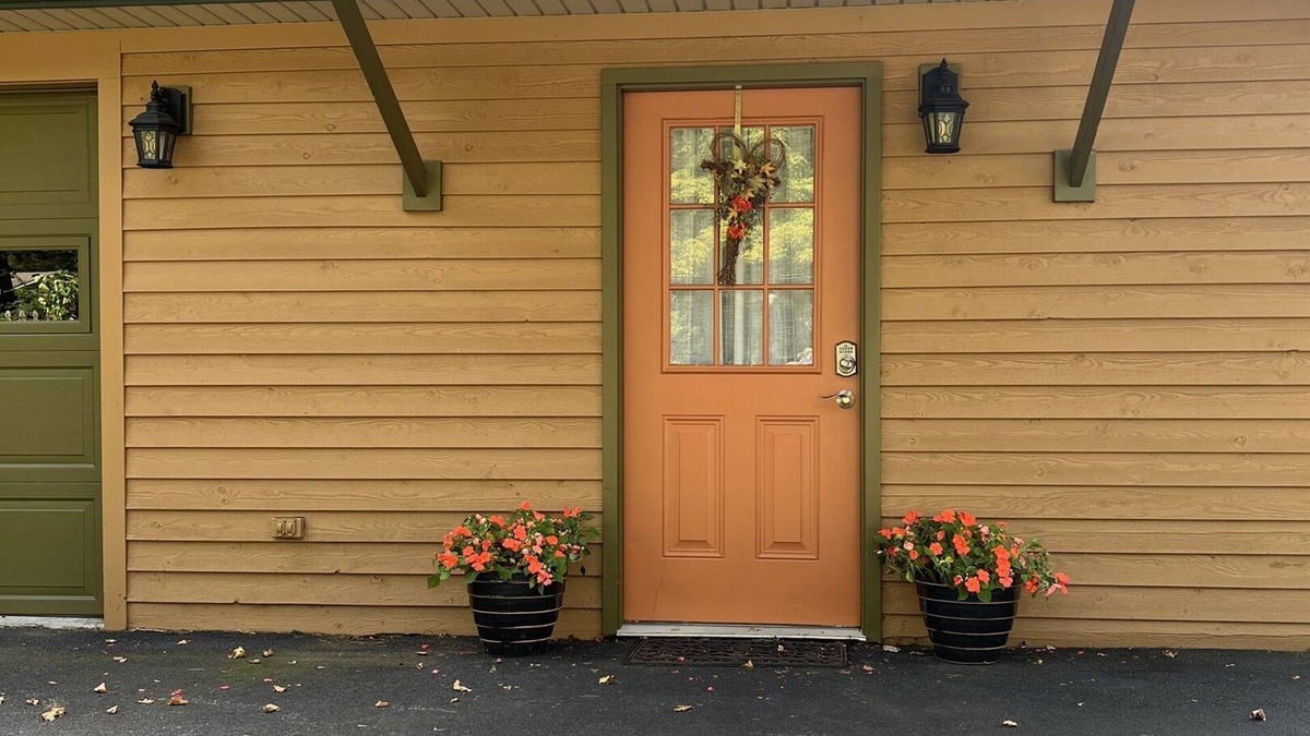 Maryland House | Lakeside Suite - private guest house suite on Goodyear Lake