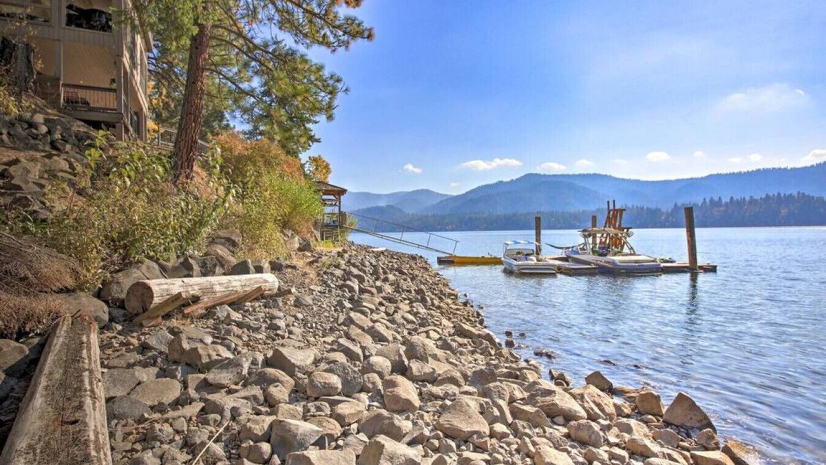 Hayden Lake House | Lakeside Suite · Waterfront Lake Studio with Deck + Beach Access