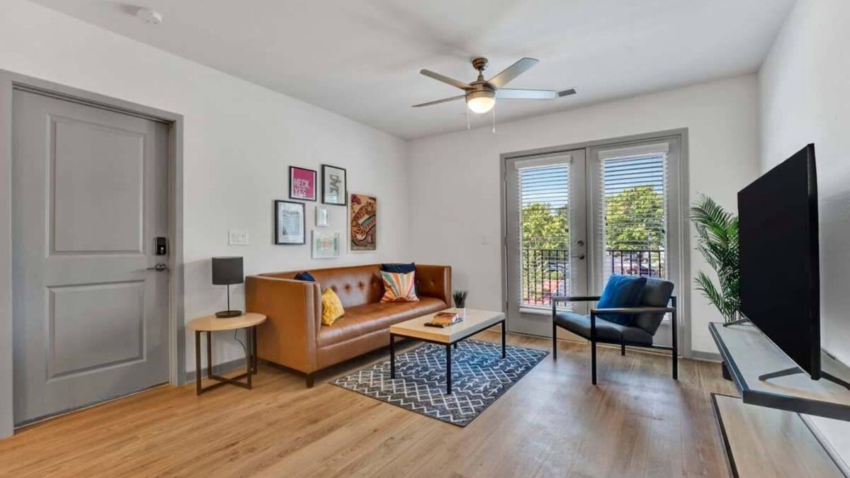 Clemson Apartment | Lakeside Vibes | Walk to Dining + 5 Min to CU!
