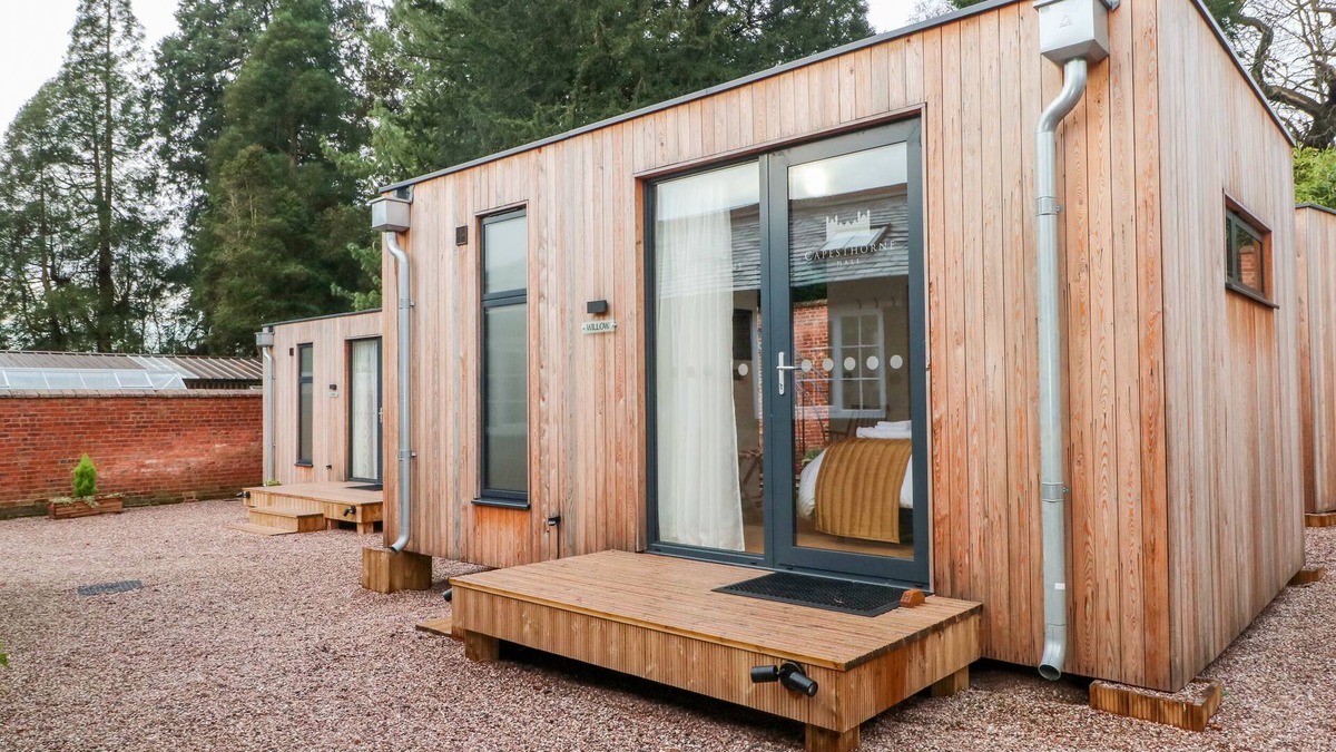 Macclesfield Cottage | LAKESIDE VILLAGE LODGES & THE POTTING SHED in Macclesfield
