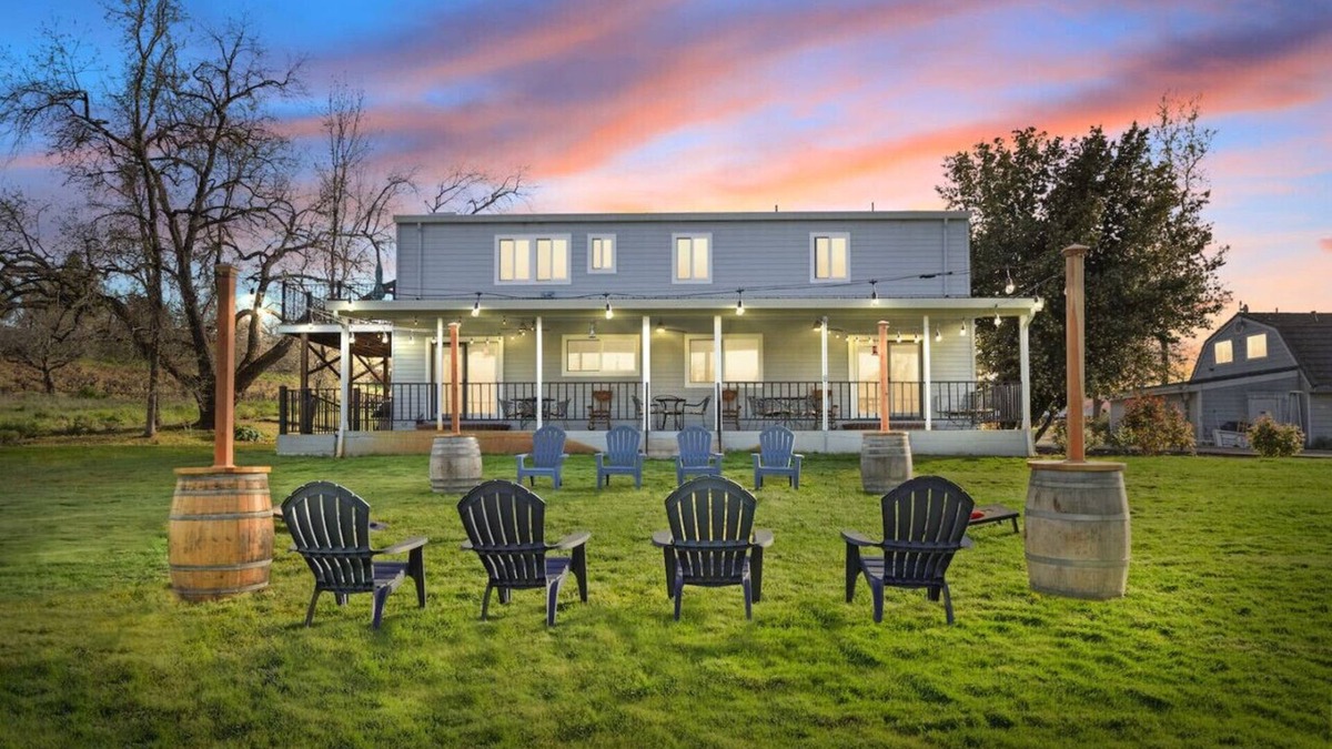 Shenandoah Valley House | Lakeside Vineyard Retreat