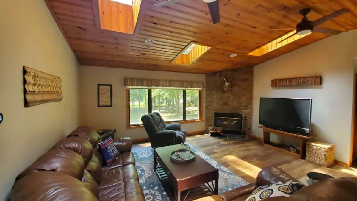 Bumpass House | Lakeside Waterfront: Private Dock - Near Lake Anna Winery