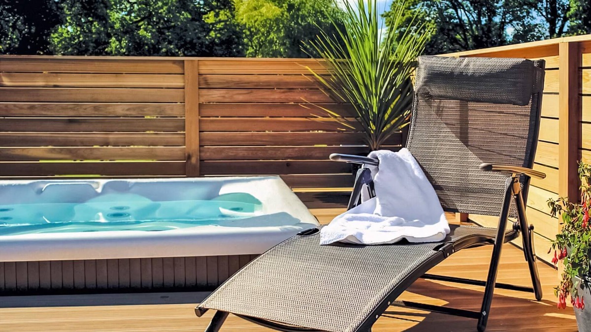 Westcott Ski Chalet | Lakeside Willow Lodge