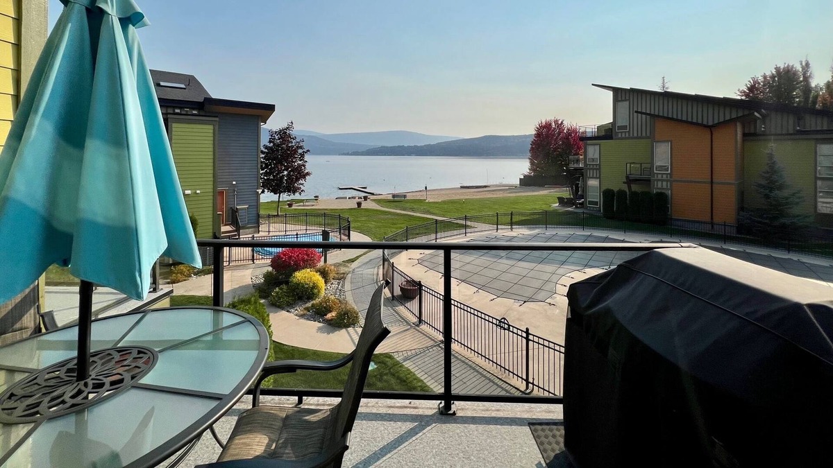 Scotch Creek House | Lakeside with Pool Townhouse