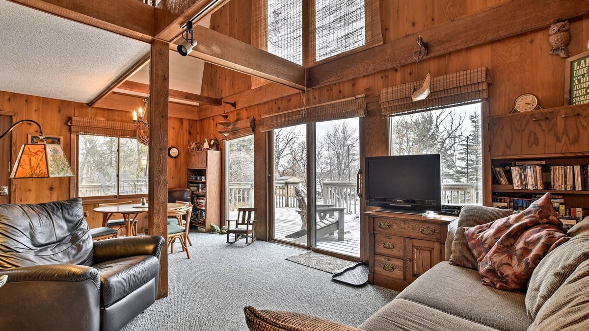 Stearns County Cabin | Lakeview 10-Acre Kimball Cabin w/Private Beach!