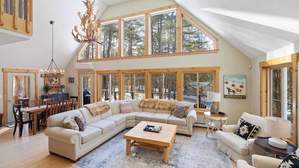 Ludlow House | Lakeview 3-BR Residence 10-min to Okemo