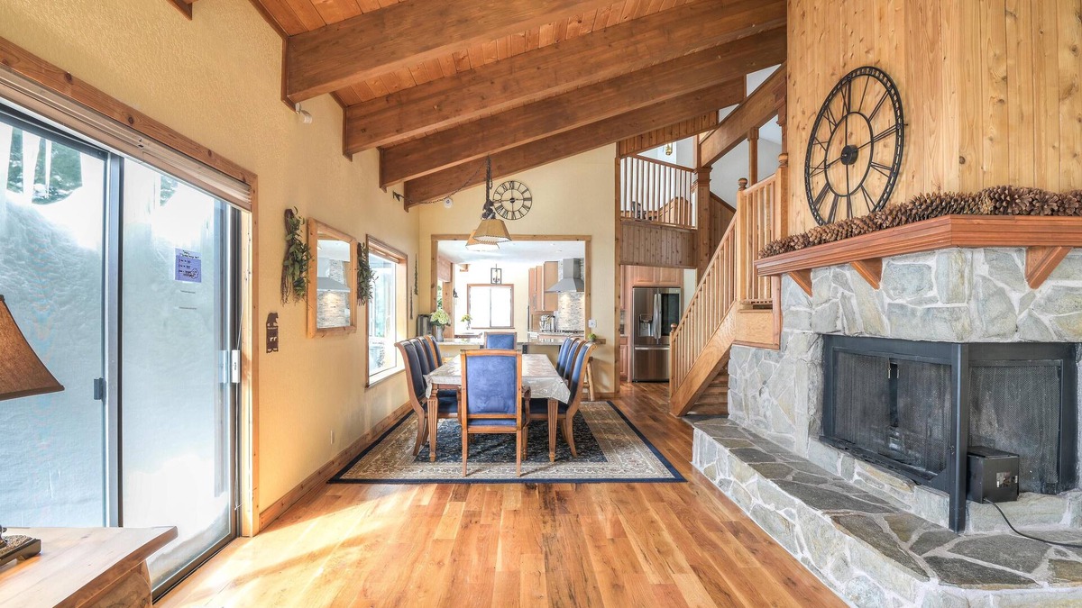 Kingswood Estates House | Lakeview, 4200sqft, SternPinball, EVcharger, fireplace, office+GameRm, Northstar