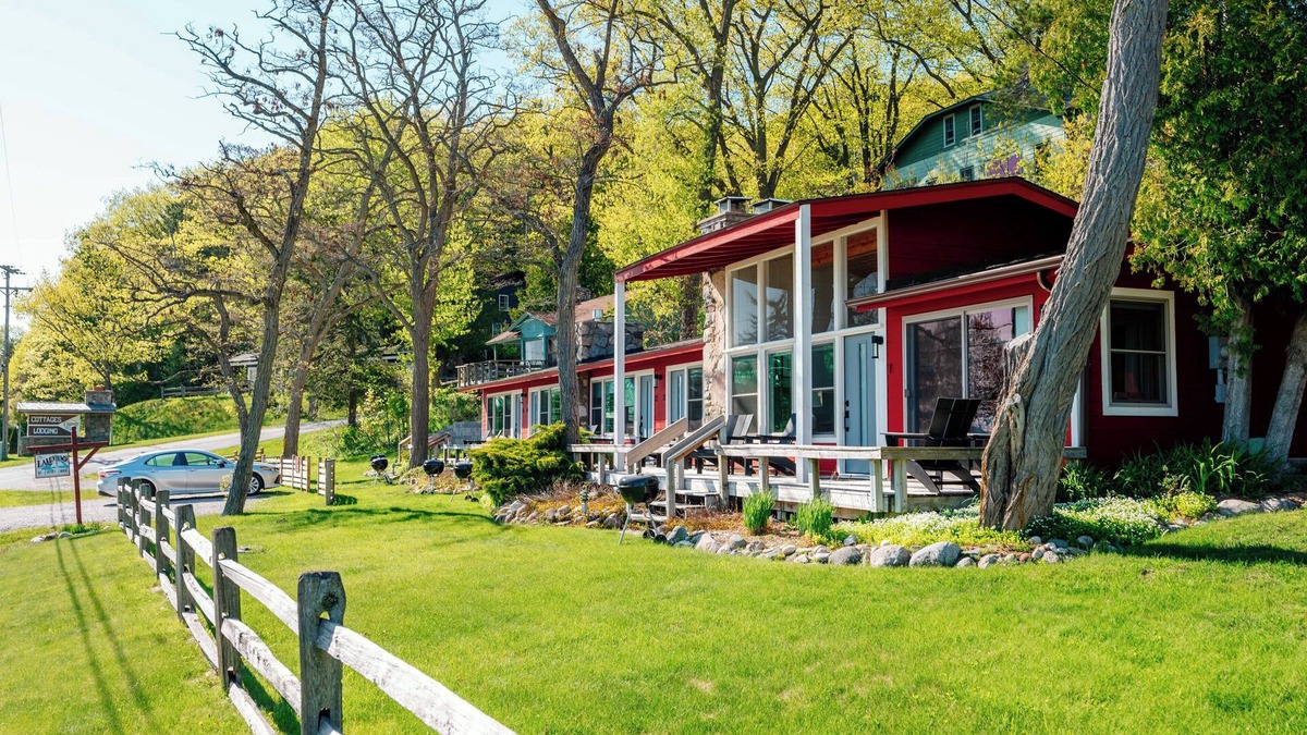 Lake Township Apartment | Lakeview Apartment #1 at Chimney Corners Resort