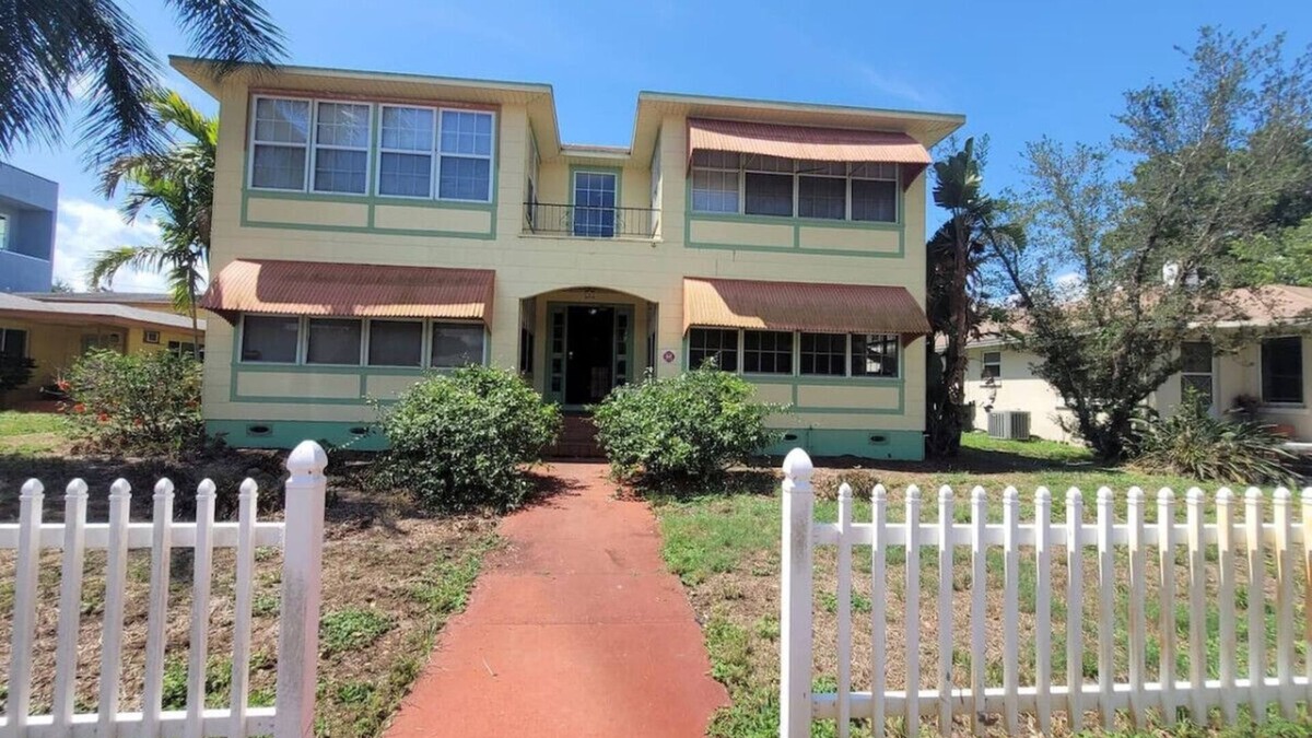Crescent Lake Apartment | Lakeview Apt at Crescent Lake!