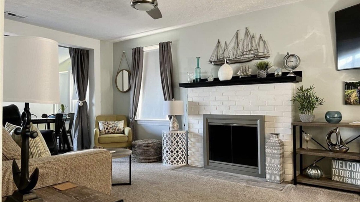 Ashtabula House | Lakeview Ashtabula, OH - 5 min to GOTL - Deck - King - Wineries - Lake Erie