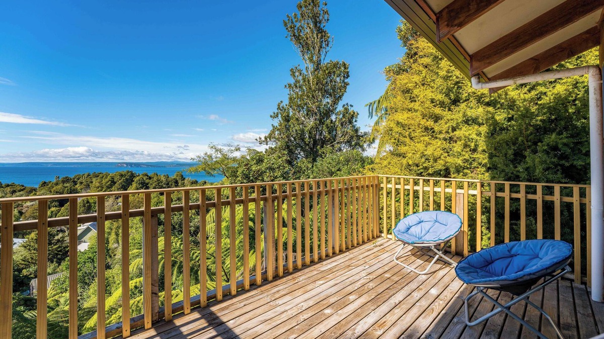 Pukawa House | Lakeview Bush Hideaway - Pukawa Holiday Home