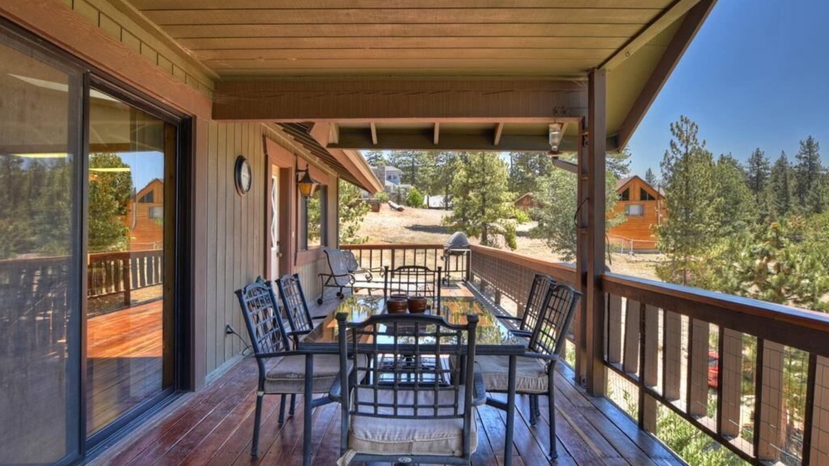 Fawnskin Cabin | Lakeview cabin with BBQ, pool table, jetted tub, just a short walk to marina!