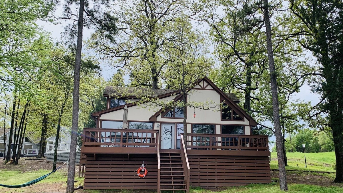 Scroggins House | 'Lakeview Canoe' Lakefront Cabin w/Private Dock & Boat Slip on Cypress Springs