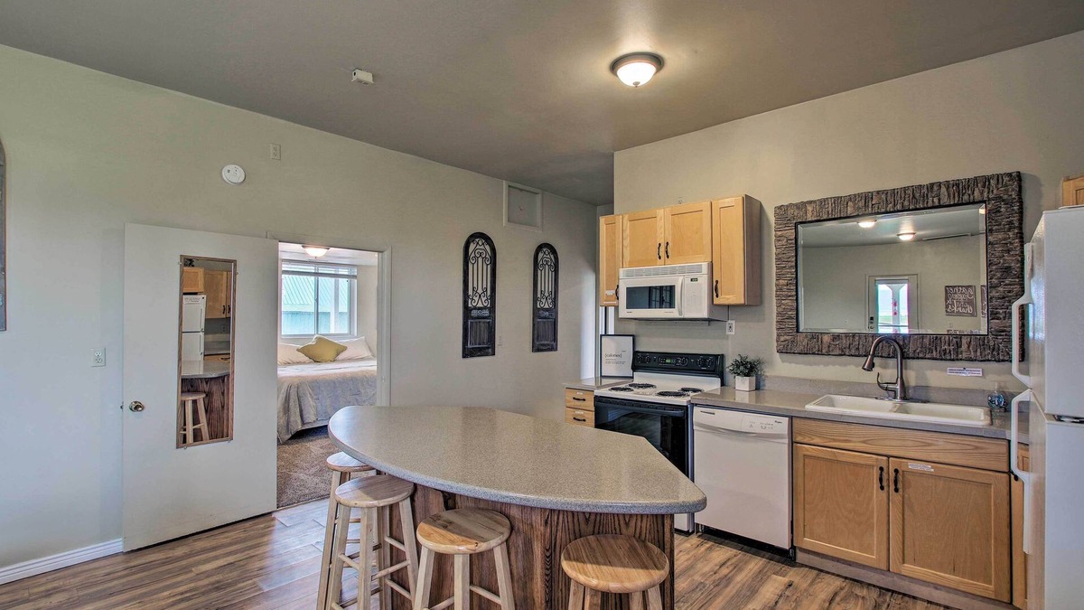 St. Charles Condo | Lakeview Condo by Bear Lake, 6 Mi to N. Beach