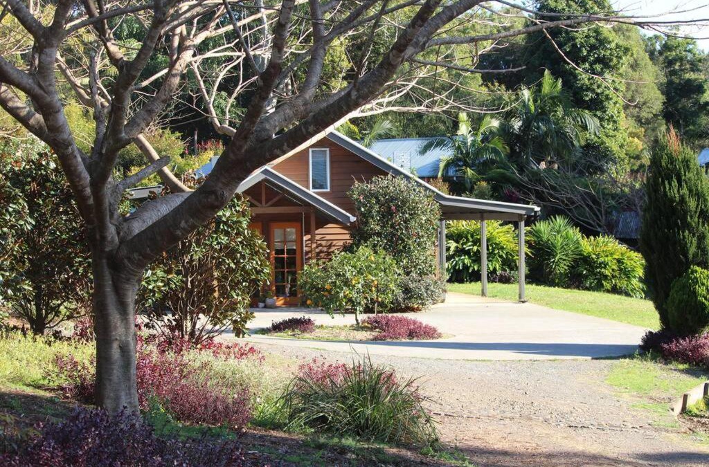 Witta Villa | Lakeview Cottage - Pet Friendly!