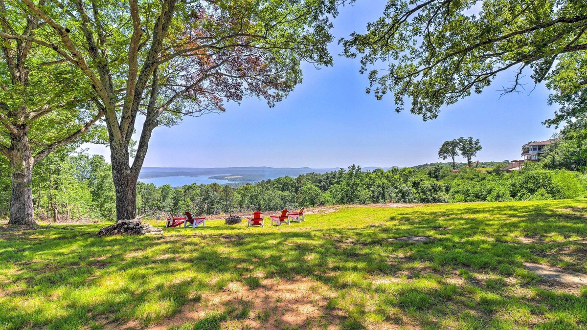 Edgemont House | Lakeview Edgemont Escape w/Fire Pit + Grill!