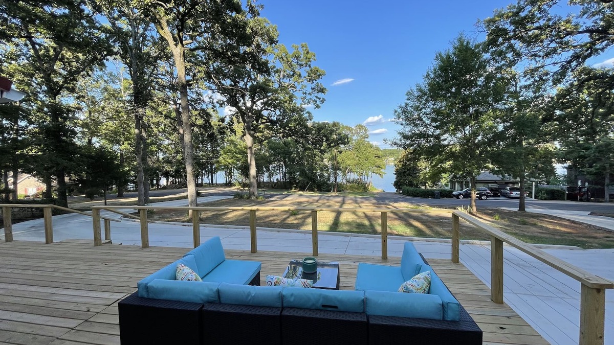 Wood County Cottage | Lakeview Escape: Charming cottage with private dock on Lake Holbrook