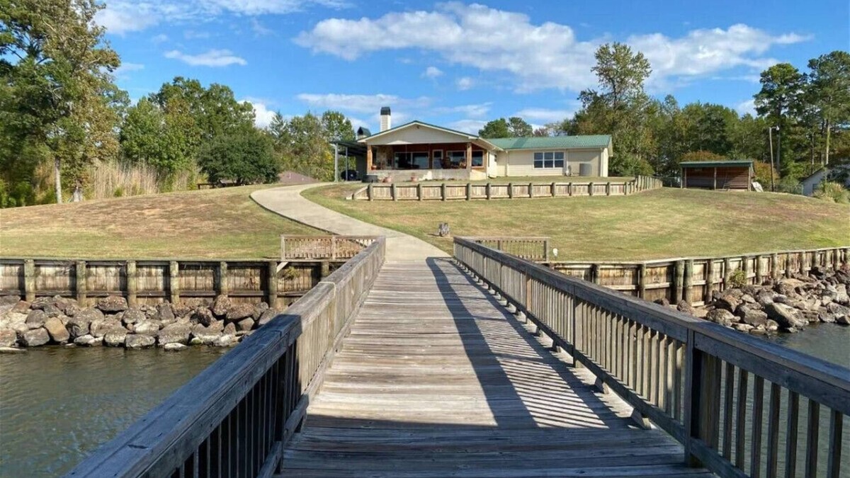 Zwolle House | Lakeview Escape .