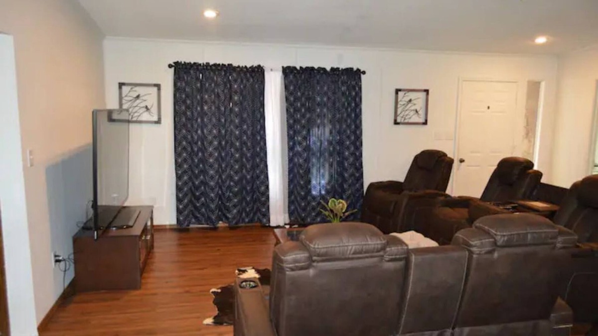 Salina House | Lakeview haven in the woods.