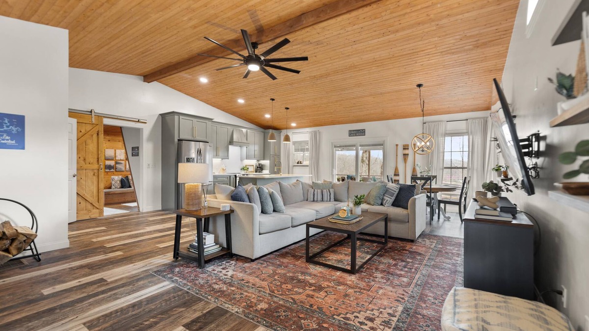 Nancy House | Lakeview Hideaway