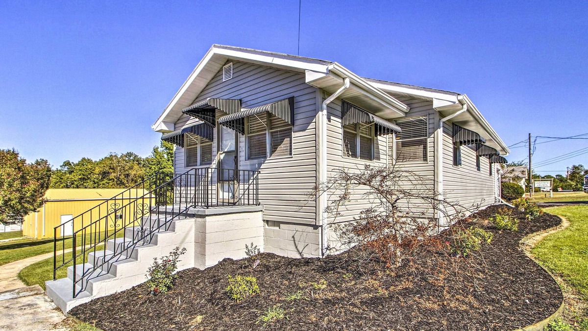 Lakeview House | Lakeview Home - 1 Mile from Bull Shoals Lake!