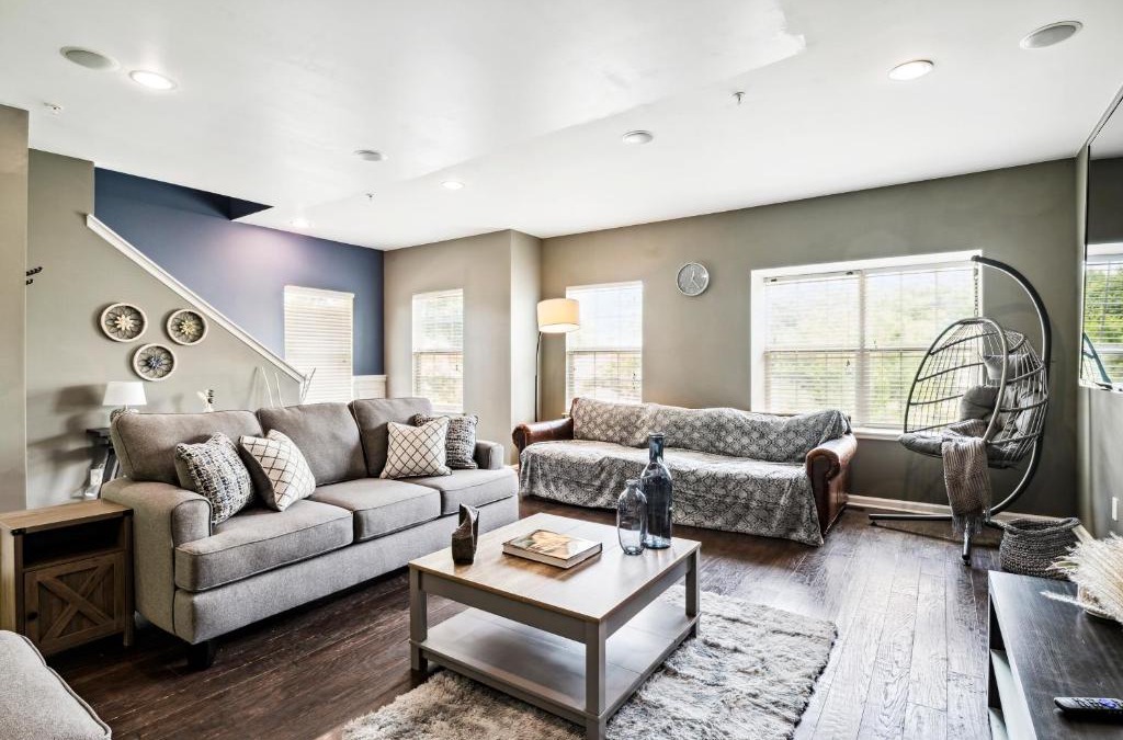 Newark Villa | Lakeview home 6 mins drive to University of Delaware