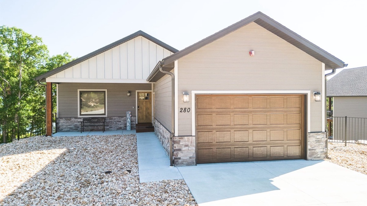Indian Point Cabin | Lakeview Home with Private hot tub/lake access!