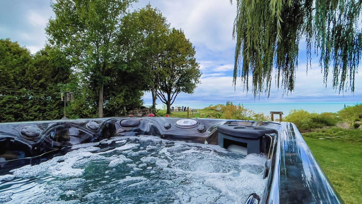 Bluewater Cottage | Lakeview Hot Tub! - Bedrock Beach House - Private Lake Access