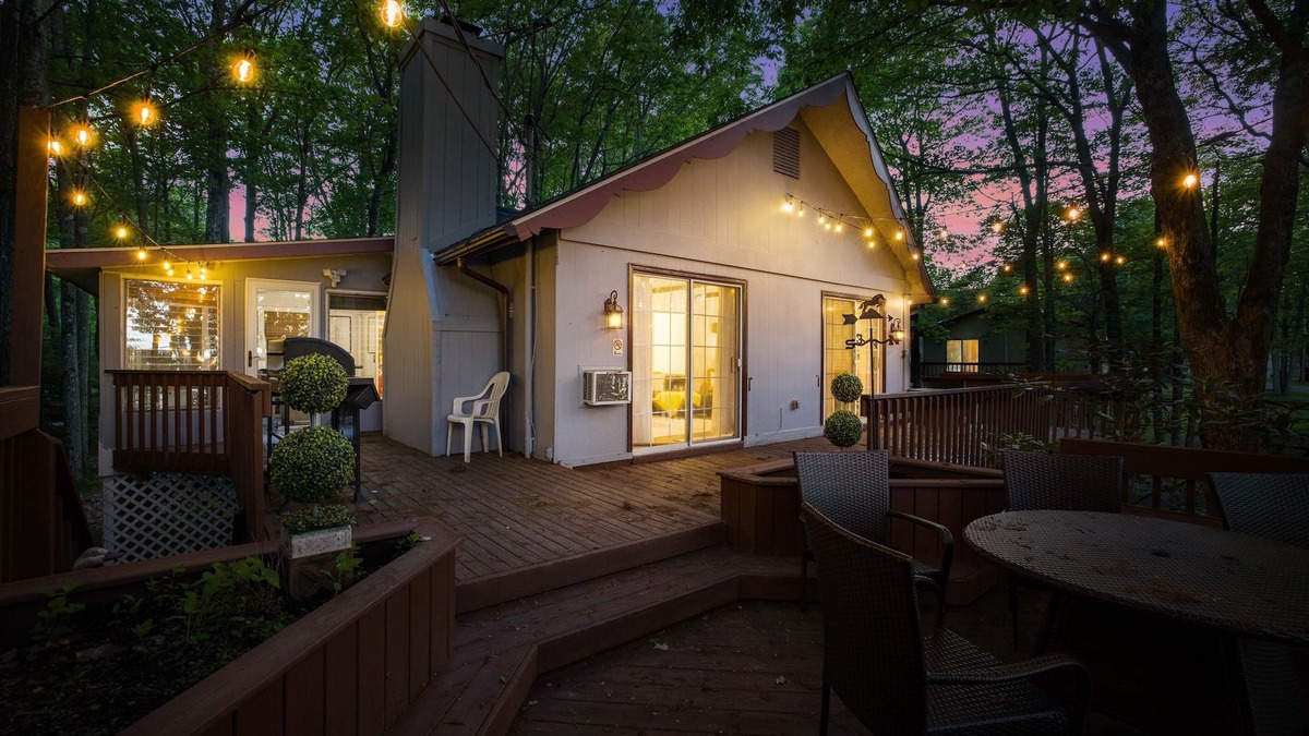 Pocono Summit House | Lakeview|! HotTub| Game Room| Community Pool!