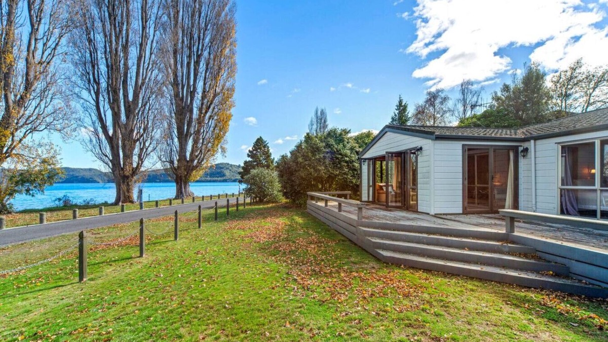 Kinloch House | Lakeview in Kinloch Taupo