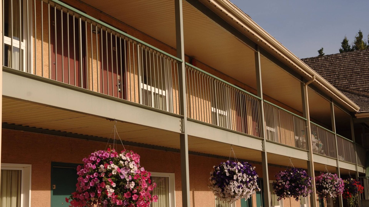 Hinton Hotel | Lakeview Inns & Suites - Hinton