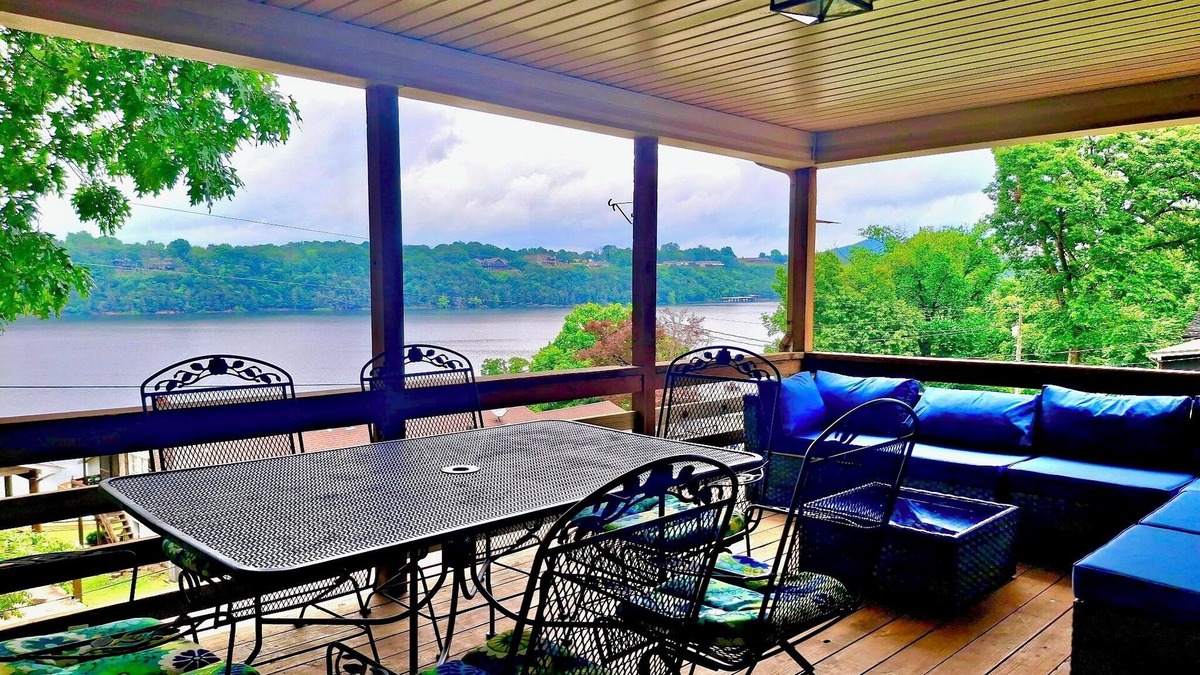 Shell Knob House | Lakeview Landing, 2 min walk to lake, trailer parking, picturesque, games, WIFI!