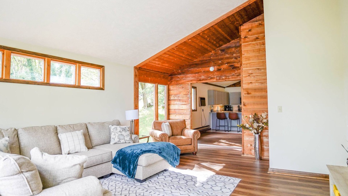 Lynn Garden House | Lakeview Landing, pet friendly lake front home on Boone Lake