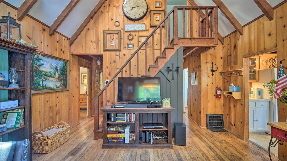 Cedar Glen Cottage | Lakeview Lodge Fit for Groups < 1 Mile to Lake!